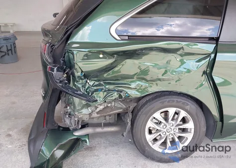 2022 Toyota Sienna Xle z USA, uszkodzony, nr VIN 5TDYRKEC9NS102196